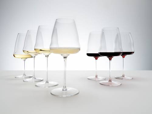 čaše za vino nastale po uzoru na avionsko krilo