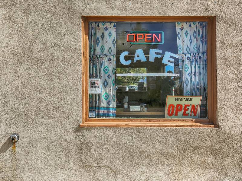 u ponedeljak se vraćamo u restorane i kafiće 