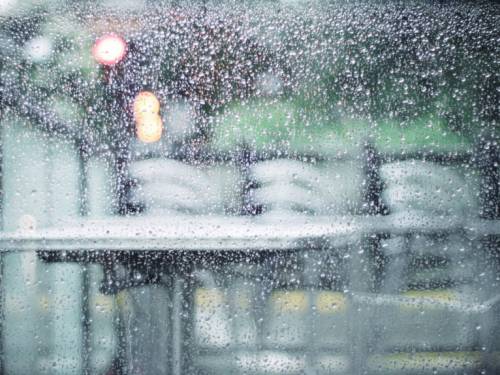 gastro pregled bašte prazne zbog kiše