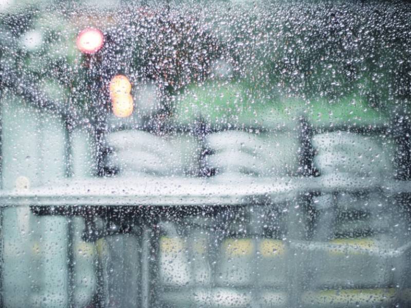 gastro pregled bašte prazne zbog kiše