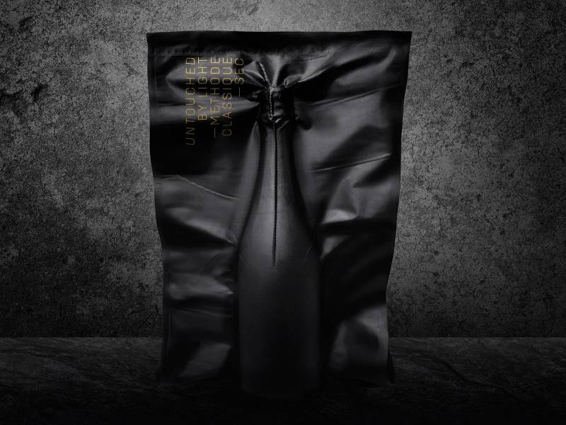 u sloveniji predstavljeno vino pravljeno u tami