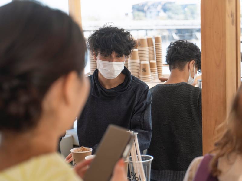 da li da nosimo masku kada konobar prilazi stolu 