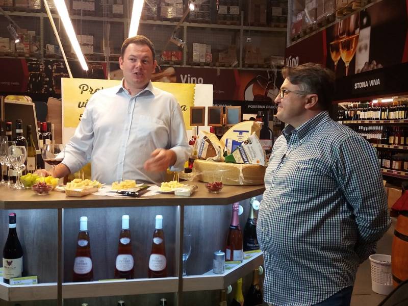 u metrou održana degustacija vina i sireva