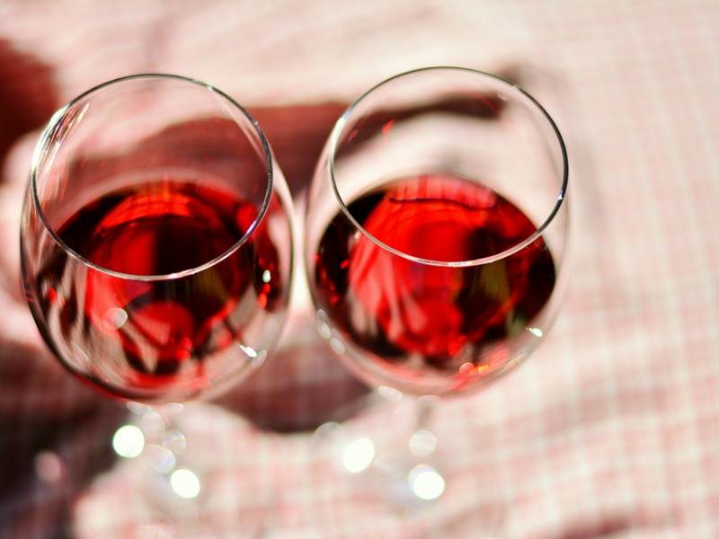 čaša crvenog vina nedeljno povećava šanse za začeće 