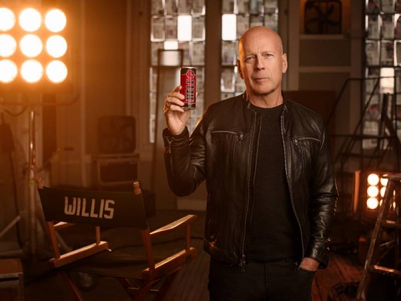 brus vilis zaštitno lice brenda hell energy