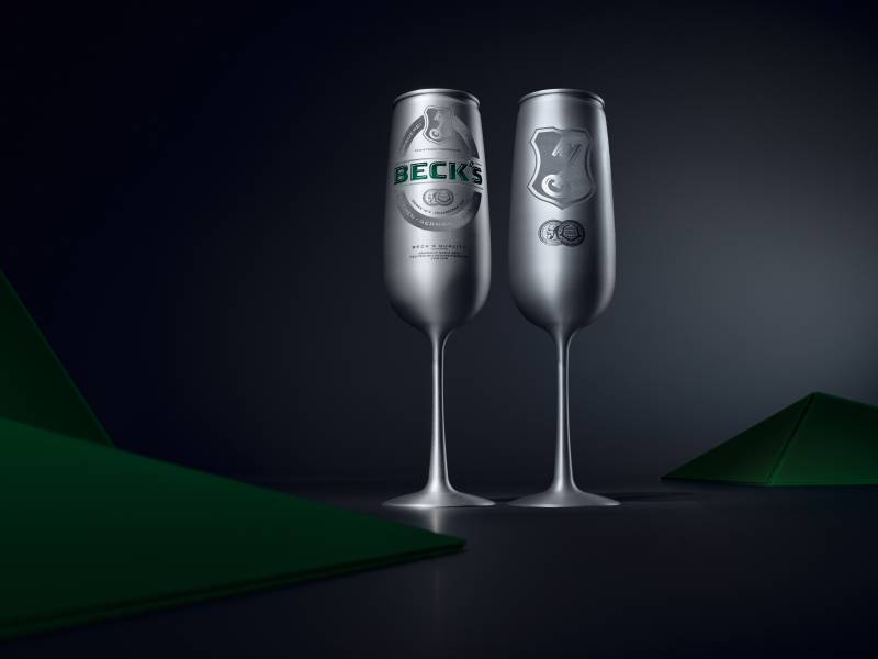 beck s napravio limenku u obliku čaše za šampanjac 