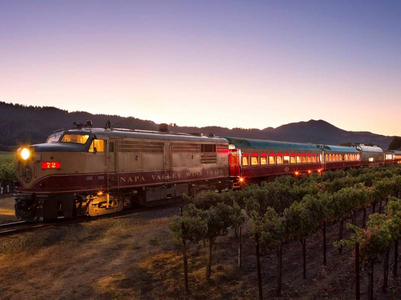 rešite ubistvo u vozu uz čašu kalifornijskog vina