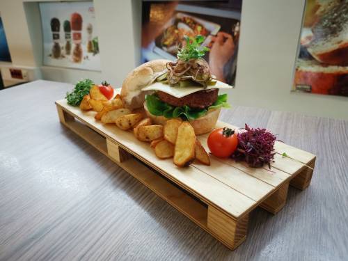 u metrou predstavljen beyond burger na bazi biljaka