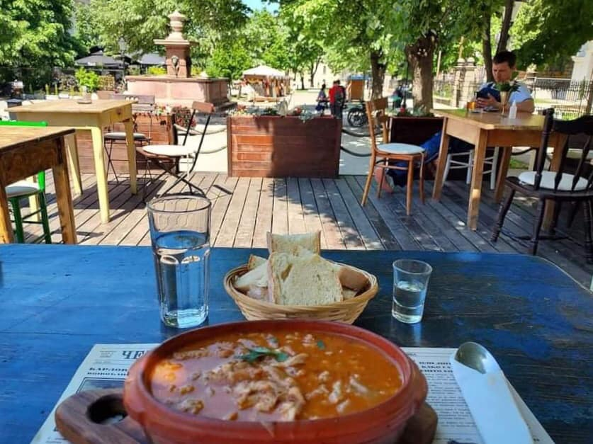 gostiona kod četiri lava