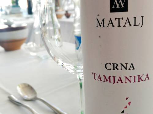 crna tamjanika i visoka kuhinja